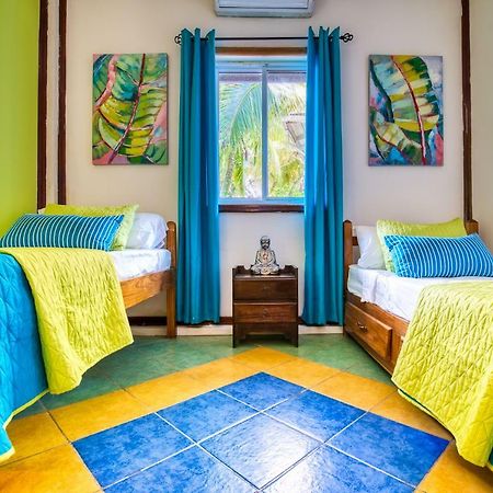 Los Balcones Over The Sea Hotel Bocas del Toro Exterior photo