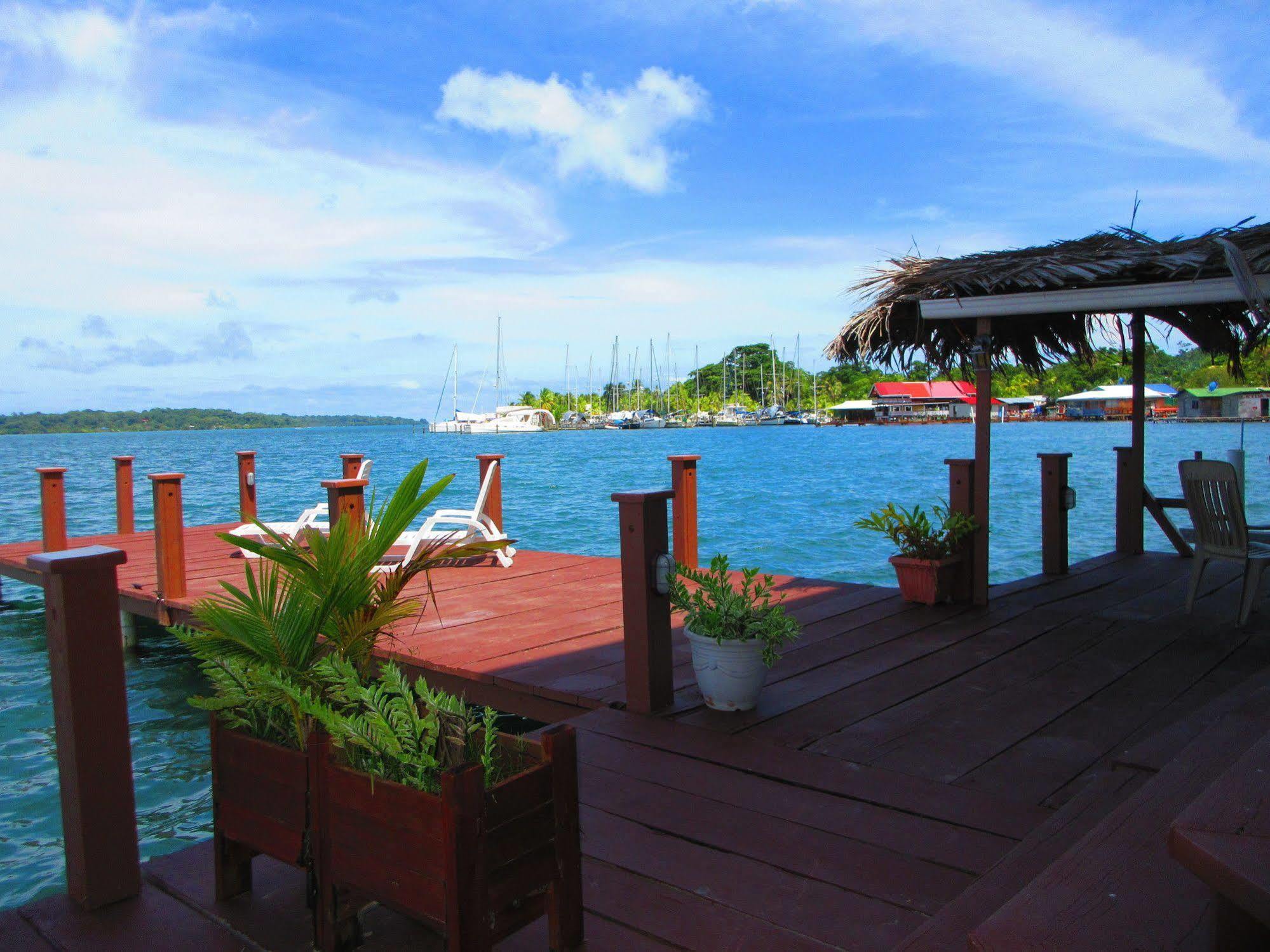 Los Balcones Over The Sea Hotel Bocas del Toro Exterior photo