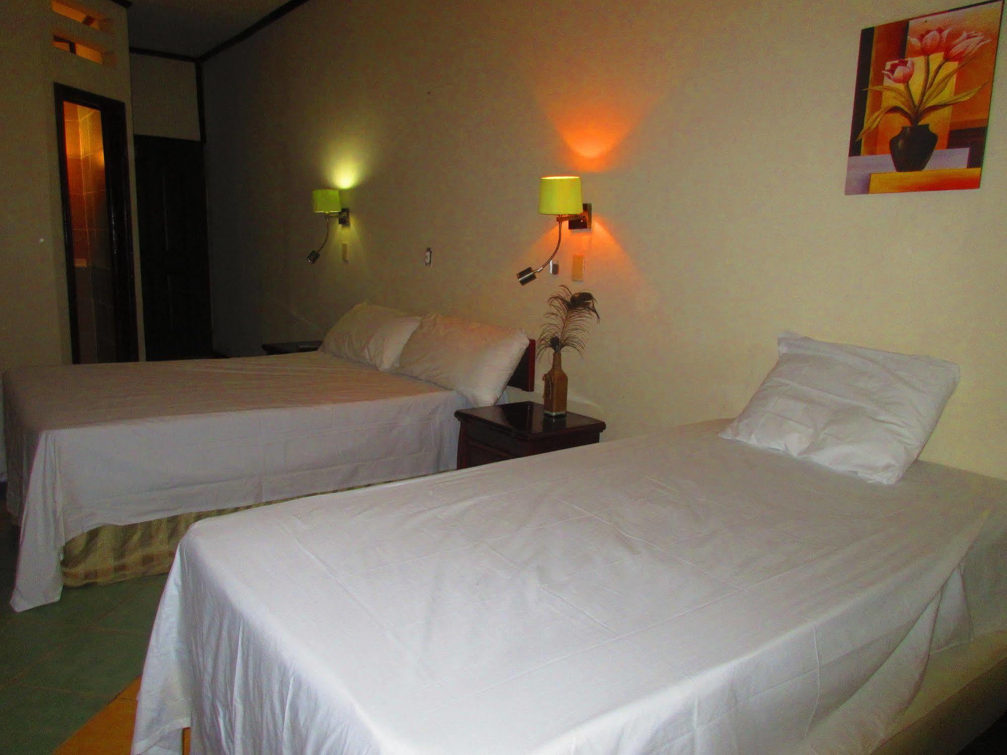 Los Balcones Over The Sea Hotel Bocas del Toro Exterior photo