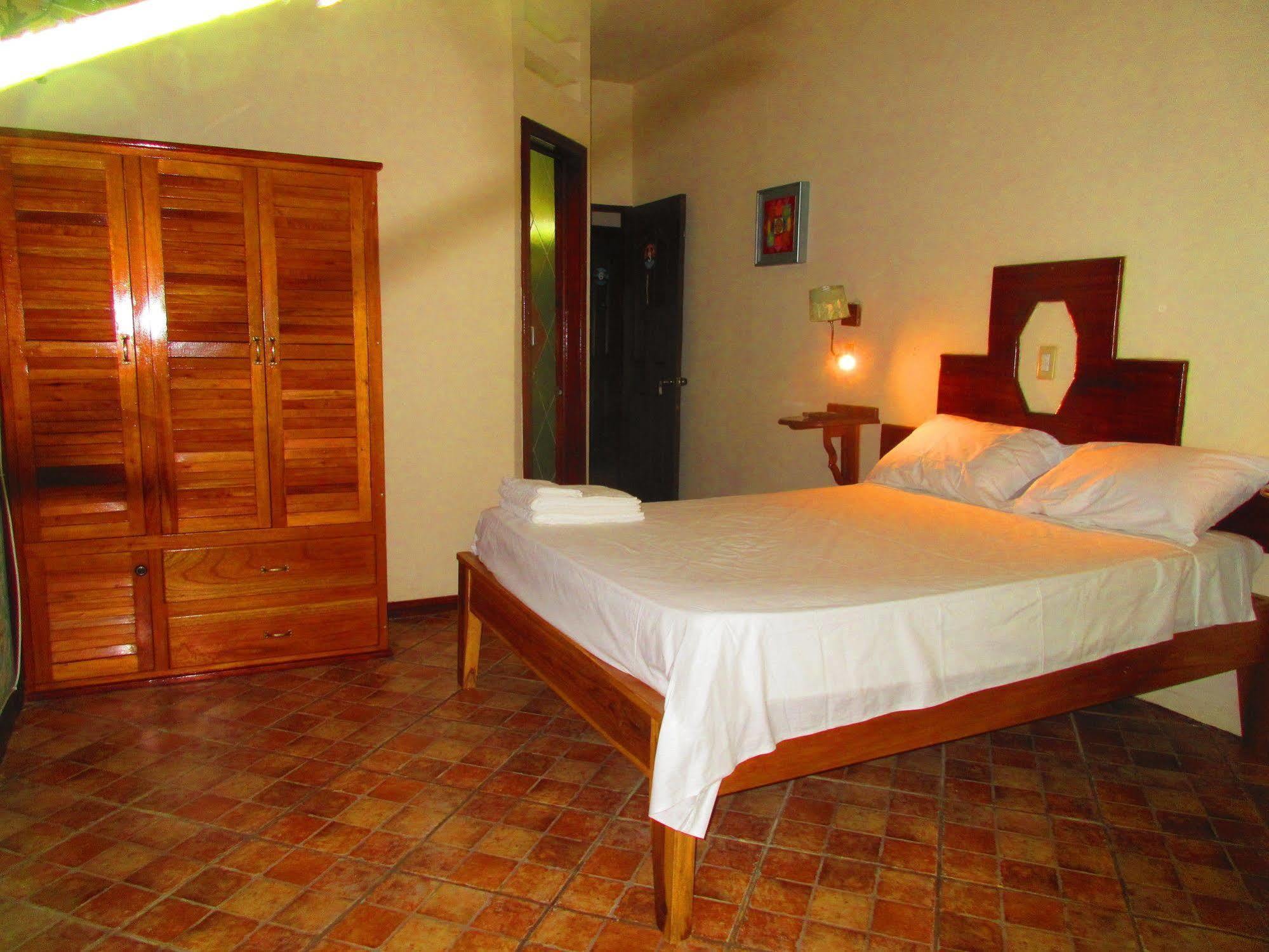 Los Balcones Over The Sea Hotel Bocas del Toro Exterior photo