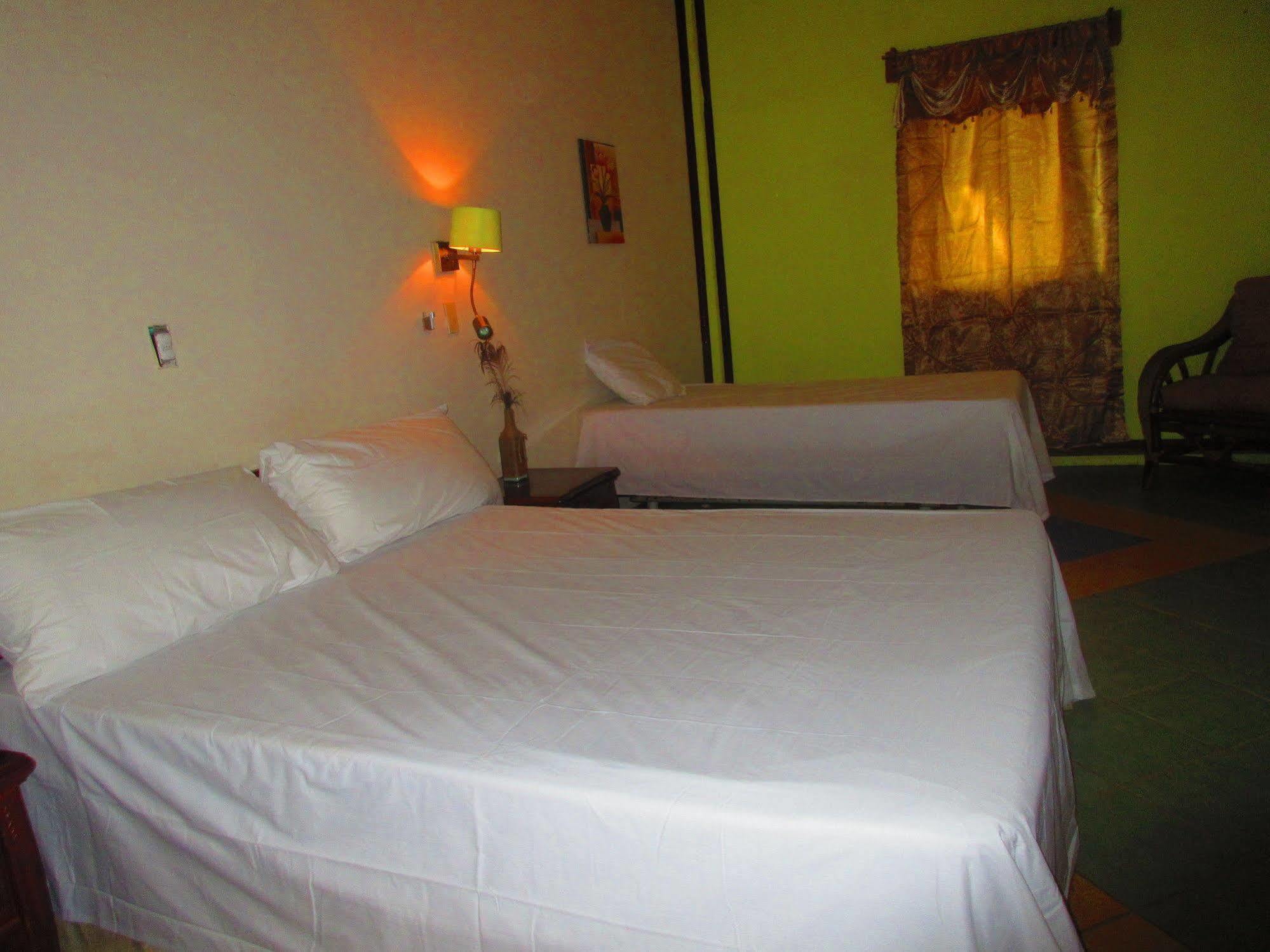 Los Balcones Over The Sea Hotel Bocas del Toro Exterior photo