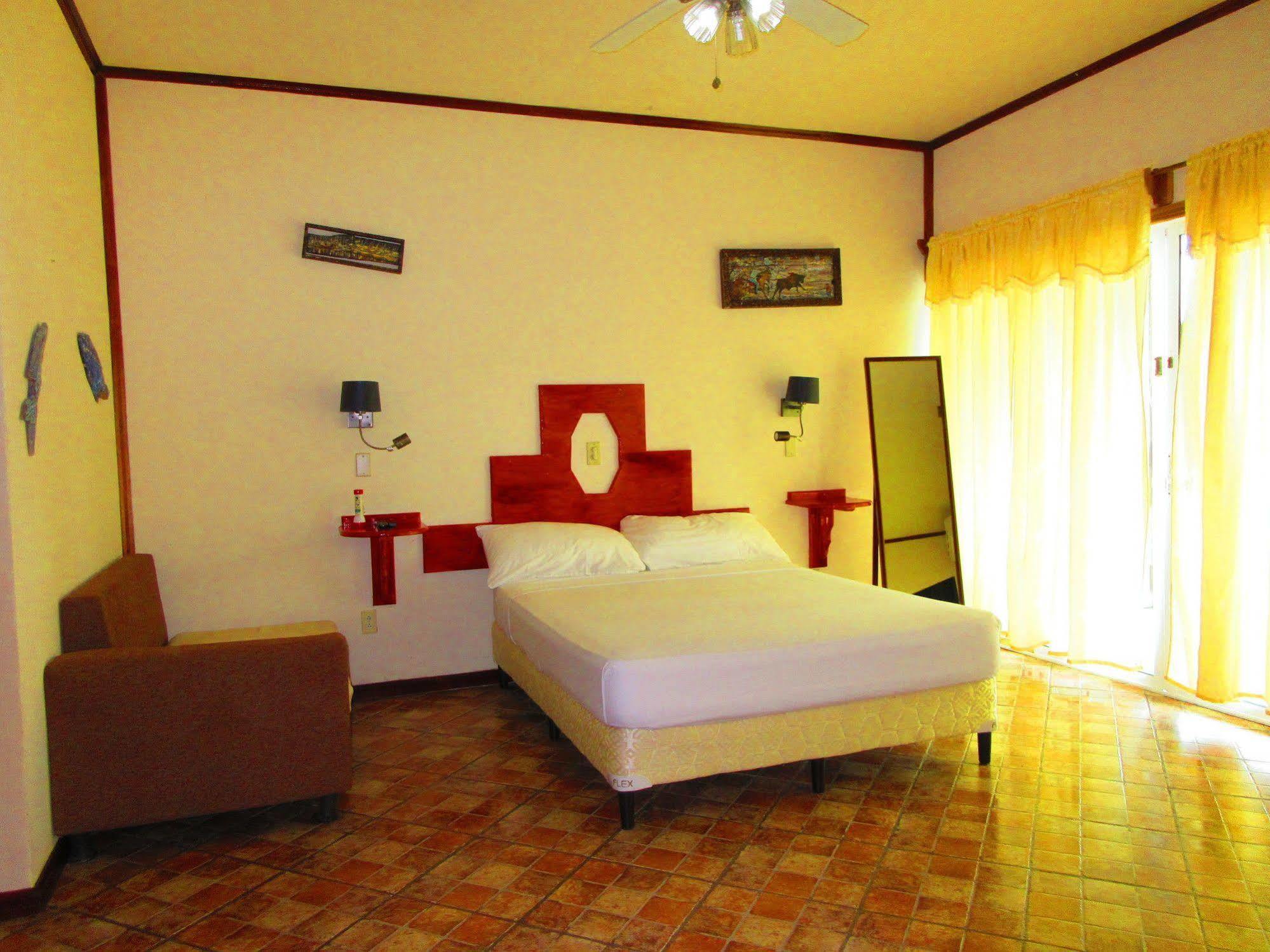 Los Balcones Over The Sea Hotel Bocas del Toro Exterior photo