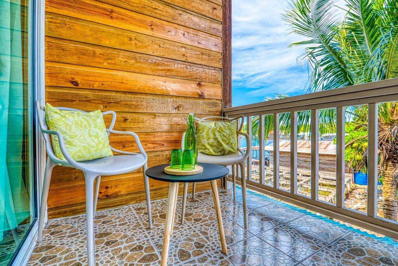 Los Balcones Over The Sea Hotel Bocas del Toro Exterior photo