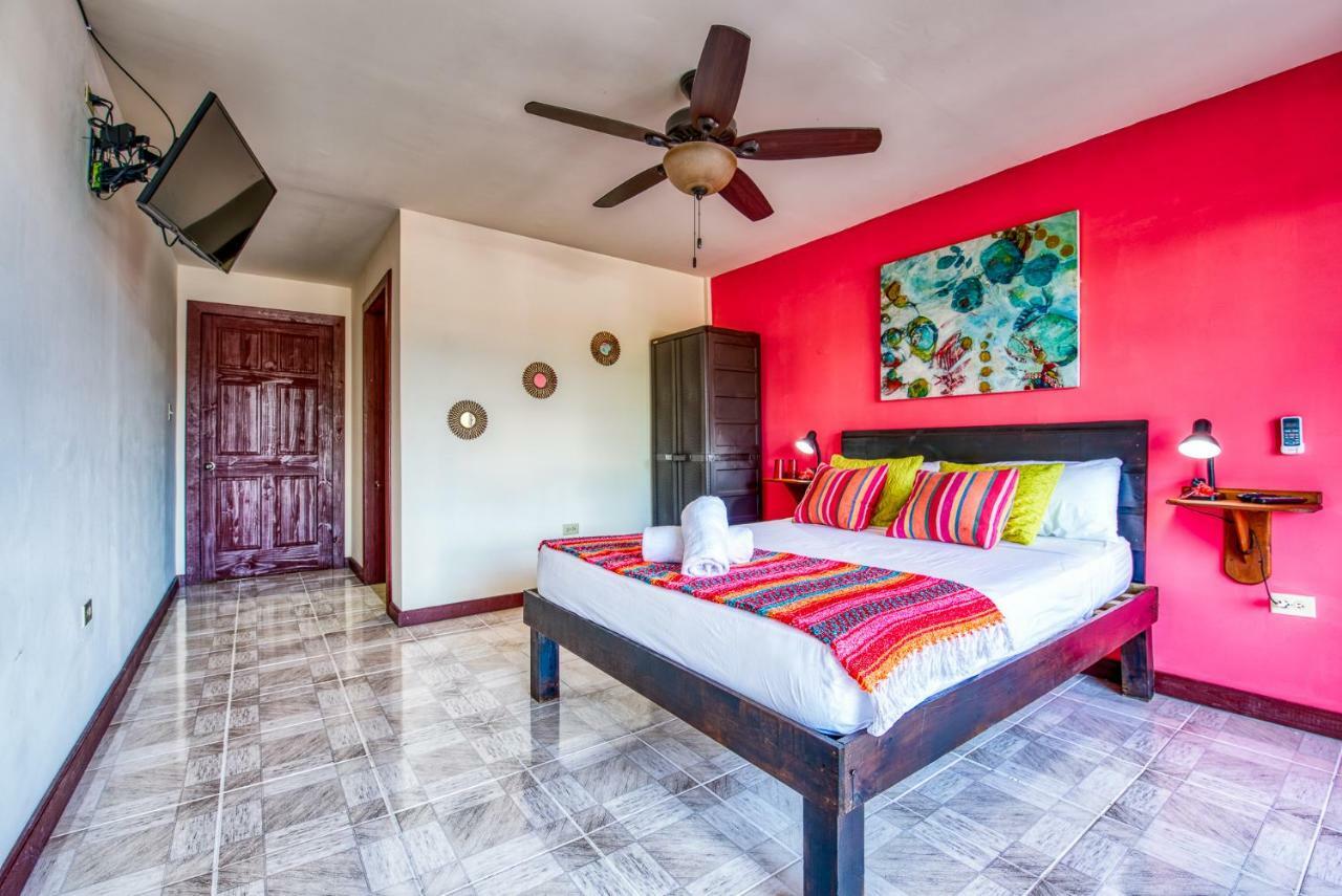 Los Balcones Over The Sea Hotel Bocas del Toro Exterior photo