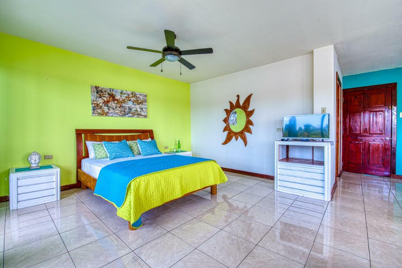 Los Balcones Over The Sea Hotel Bocas del Toro Exterior photo