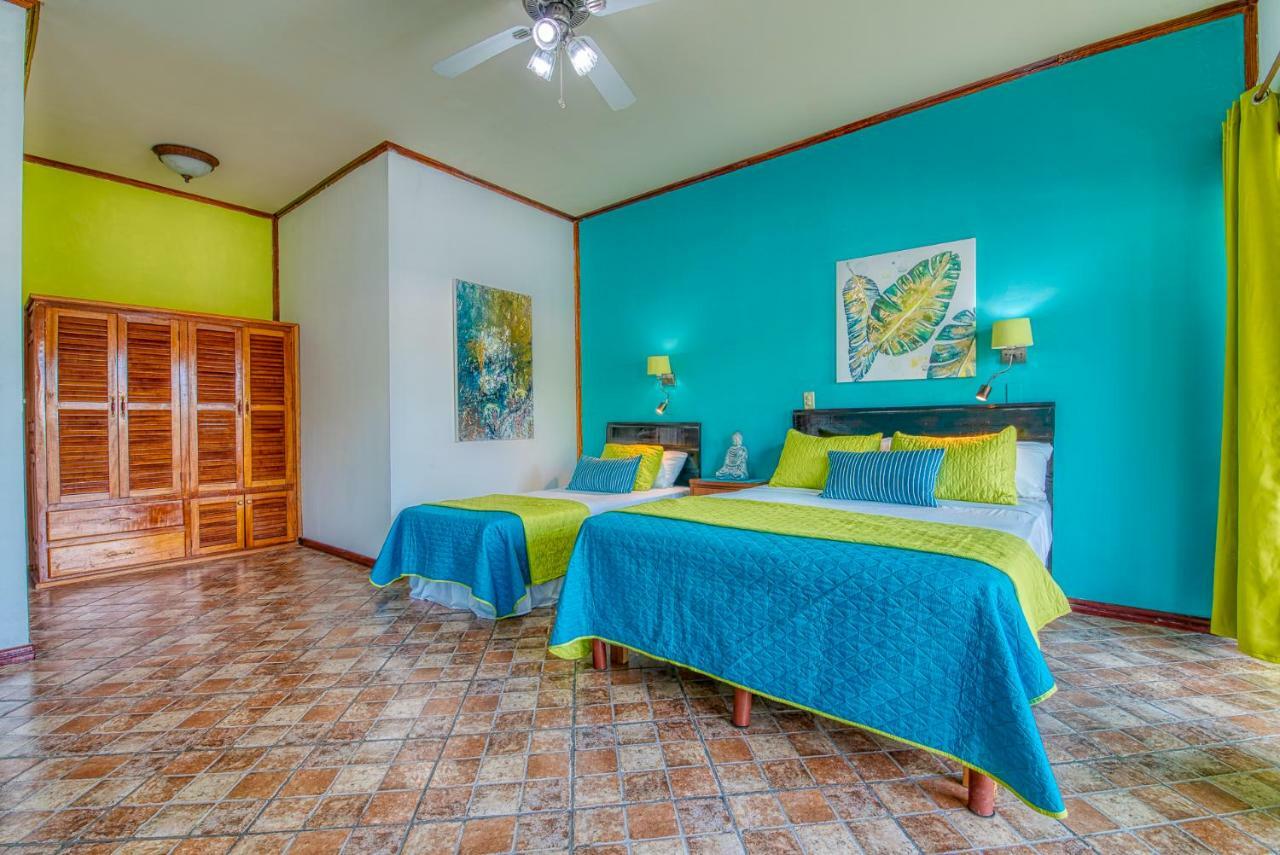 Los Balcones Over The Sea Hotel Bocas del Toro Exterior photo