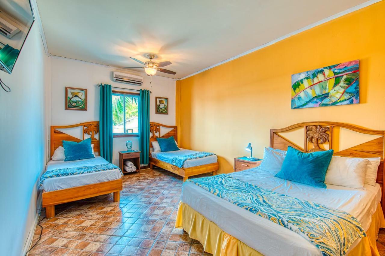 Los Balcones Over The Sea Hotel Bocas del Toro Exterior photo