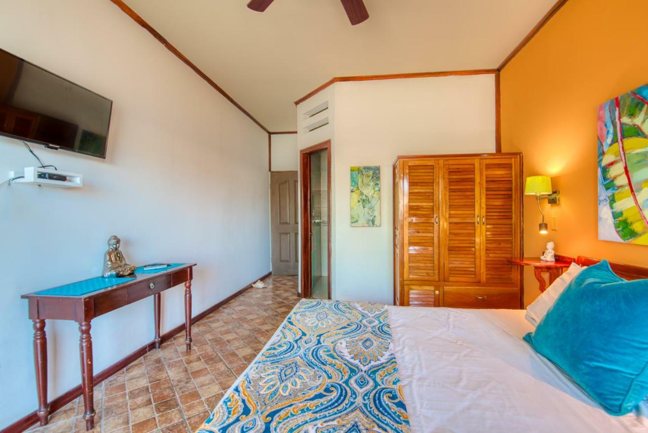 Los Balcones Over The Sea Hotel Bocas del Toro Exterior photo