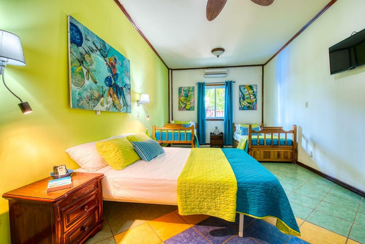 Los Balcones Over The Sea Hotel Bocas del Toro Exterior photo