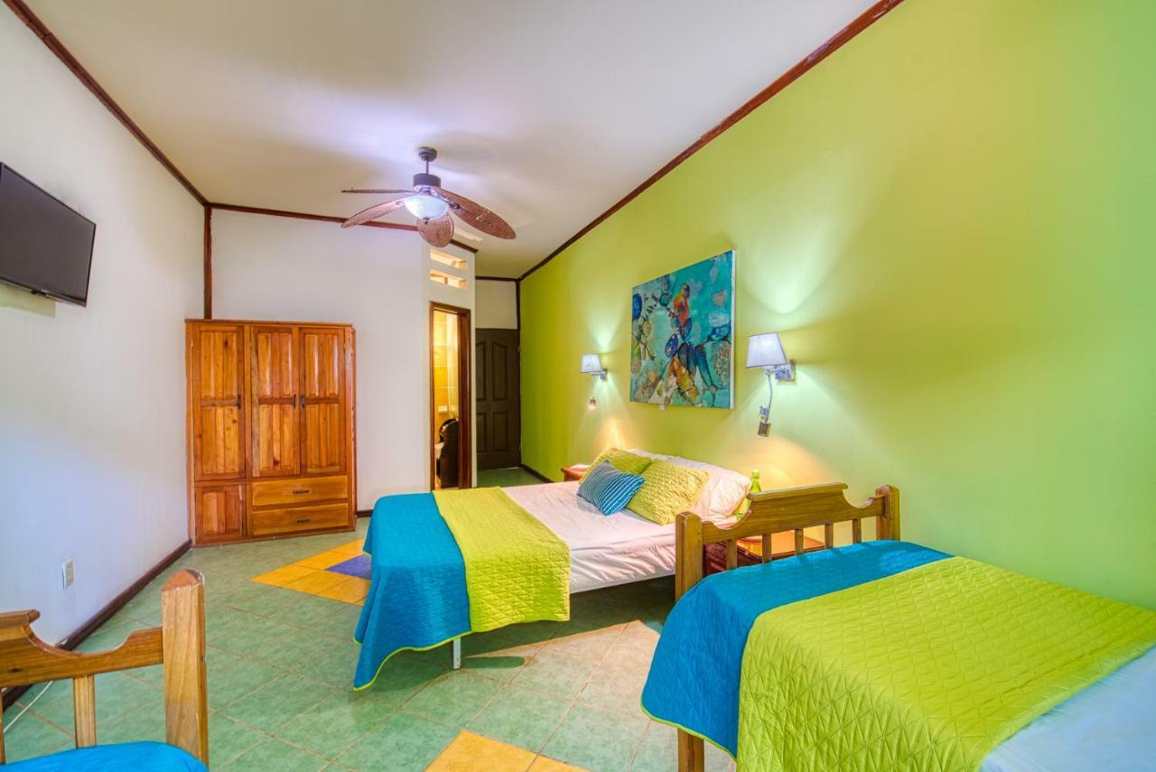 Los Balcones Over The Sea Hotel Bocas del Toro Exterior photo