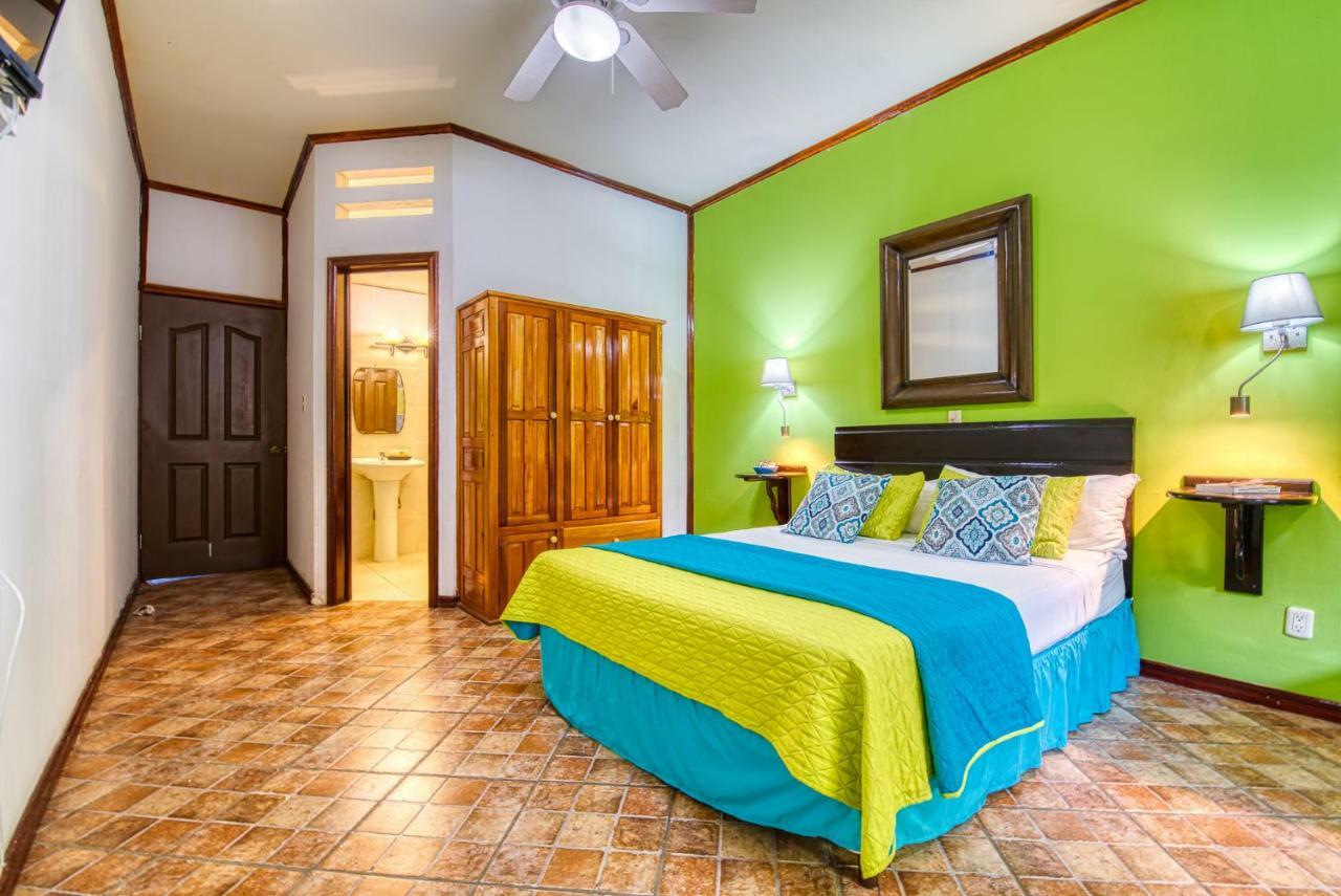 Los Balcones Over The Sea Hotel Bocas del Toro Exterior photo
