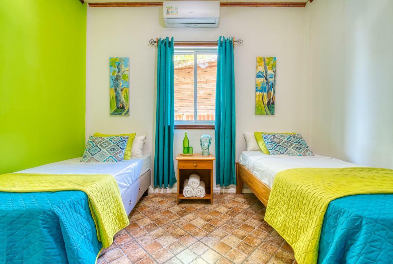 Los Balcones Over The Sea Hotel Bocas del Toro Exterior photo